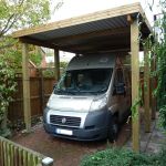 Carport-mit-Holzblende_Hochdach_Kiefer KDI