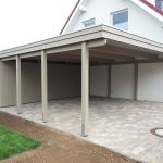 Carport mit Holzblende Gerätekammer senkrecht an der Hauswand