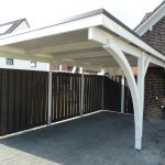 Carport-mit-Holzblende mit Stahldach