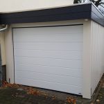 Garage-Holz-Wandelemente-Schindelblende, Carport mit Garagentor
