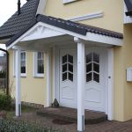 Eingangsüberdachung mit Satteldach