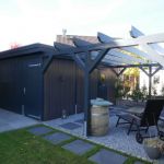 Schuppen, farbig mit Pergola