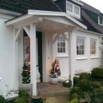 Vordach mit Satteldach