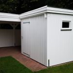 weißer Geräteschuppen