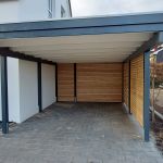 Carport an Hauswand-Wandelemente-Holzdecke-Gerätekammer