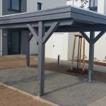 Einzelcarport-Stellplatz-Holzblende-Stahldach