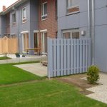 Terrassentrennwand-grau-Holz